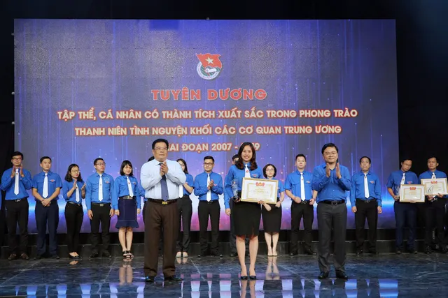 Tuyên dương tập thể, cá nhân có thành tích xuất sắc trong phong trào thanh niên tình nguyện (2007 - 2019) - Ảnh 11.