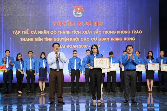 Tuyên dương tập thể, cá nhân có thành tích xuất sắc trong phong trào thanh niên tình nguyện (2007 - 2019) - Ảnh 16.