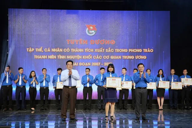 Tuyên dương tập thể, cá nhân có thành tích xuất sắc trong phong trào thanh niên tình nguyện (2007 - 2019) - Ảnh 23.