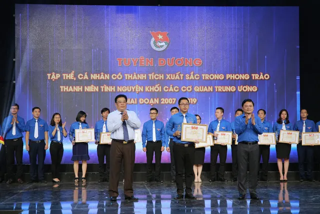 Tuyên dương tập thể, cá nhân có thành tích xuất sắc trong phong trào thanh niên tình nguyện (2007 - 2019) - Ảnh 18.