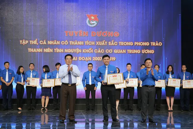 Tuyên dương tập thể, cá nhân có thành tích xuất sắc trong phong trào thanh niên tình nguyện (2007 - 2019) - Ảnh 19.