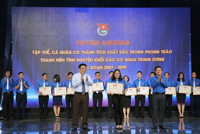 Tuyên dương tập thể, cá nhân có thành tích xuất sắc trong phong trào thanh niên tình nguyện (2007 - 2019) - Ảnh 21.