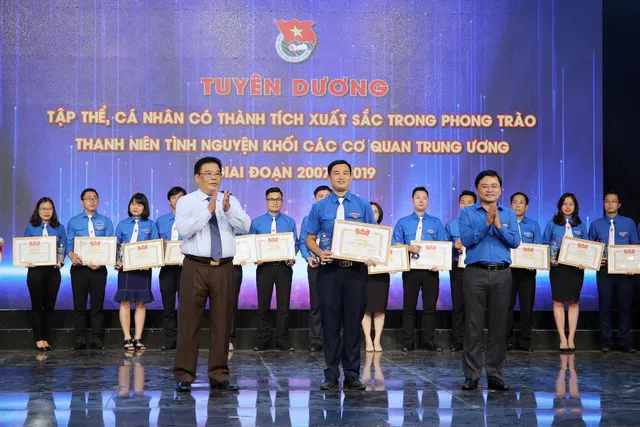 Tuyên dương tập thể, cá nhân có thành tích xuất sắc trong phong trào thanh niên tình nguyện (2007 - 2019) - Ảnh 24.