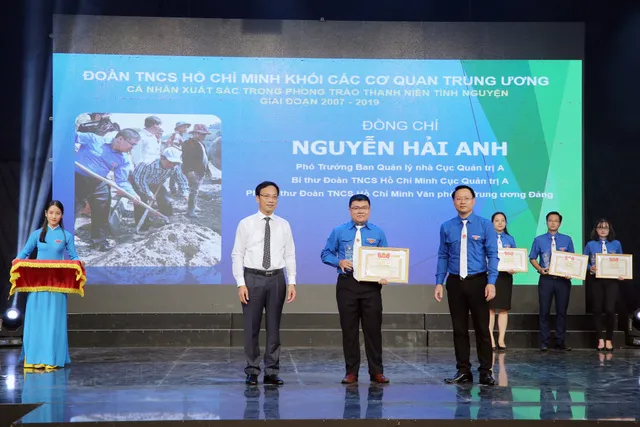 Tuyên dương tập thể, cá nhân có thành tích xuất sắc trong phong trào thanh niên tình nguyện (2007 - 2019) - Ảnh 29.