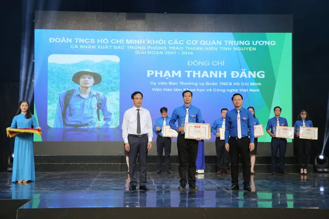 Tuyên dương tập thể, cá nhân có thành tích xuất sắc trong phong trào thanh niên tình nguyện (2007 - 2019) - Ảnh 33.