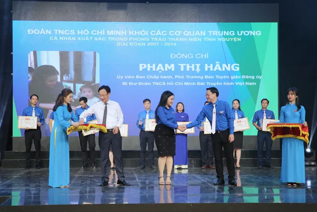 Tuyên dương tập thể, cá nhân có thành tích xuất sắc trong phong trào thanh niên tình nguyện (2007 - 2019) - Ảnh 36.