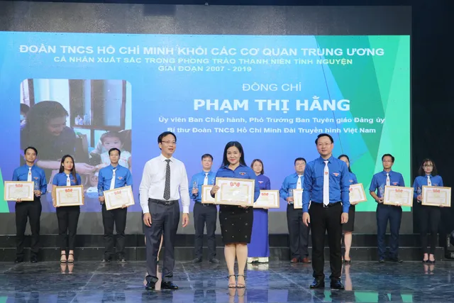 Tuyên dương tập thể, cá nhân có thành tích xuất sắc trong phong trào thanh niên tình nguyện (2007 - 2019) - Ảnh 37.