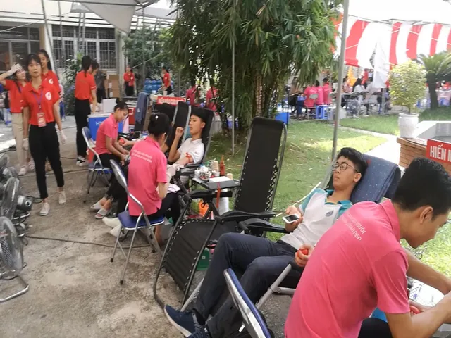 Lễ hội Trăng hồng - Hiến máu tiếp sức người bệnh - Ảnh 3. Lễ hội Trăng hồng - Hiến máu tiếp sức người bệnh - Ảnh 3.