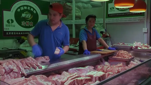 Người tiêu dùng Trung Quốc gặp khó vì thịt lợn tăng giá mạnh - Ảnh 2. Người tiêu dùng Trung Quốc gặp khó vì thịt lợn tăng giá mạnh - Ảnh 2.