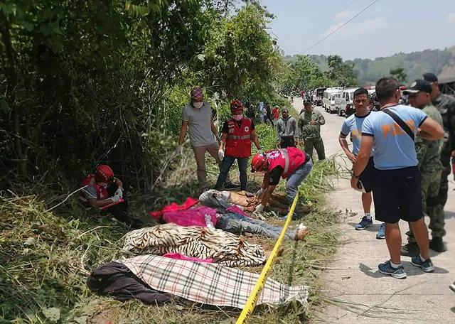 Tai nạn giao thông nghiêm trọng tại Philippines, hàng chục người thương vong - Ảnh 3.