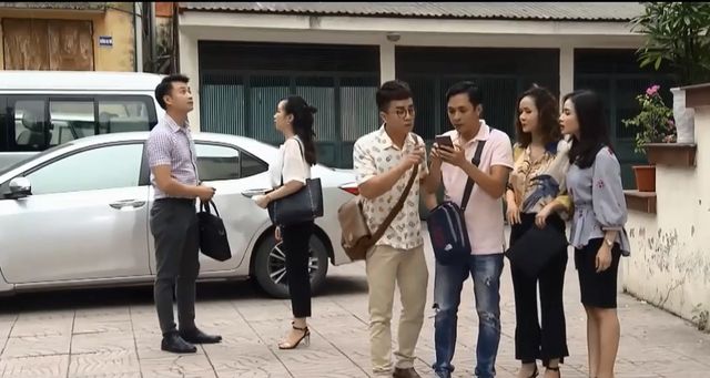 Những nhân viên gương mẫu - Tập 24: Nguyệt (Diễm Hương) ngứa mắt khi Chi (Kim Oanh) thân thiết với Phong (Tiến Lộc) - Ảnh 1.