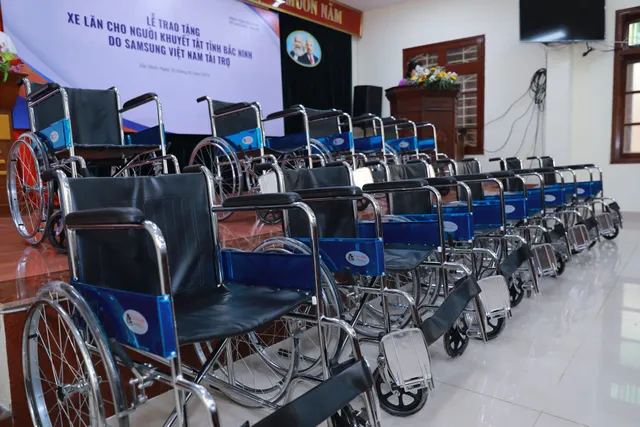 Trao tặng 220 xe lăn cho người khuyết tật tỉnh Bắc Ninh năm 2019 - Ảnh 1.