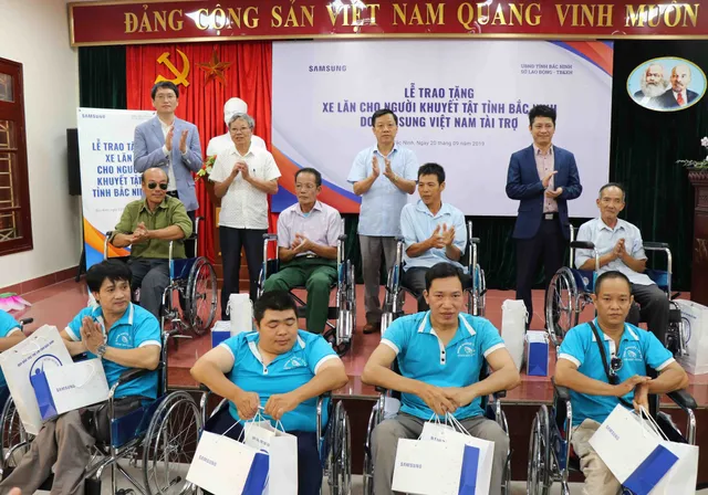 Trao tặng 220 xe lăn cho người khuyết tật tỉnh Bắc Ninh năm 2019 - Ảnh 4.