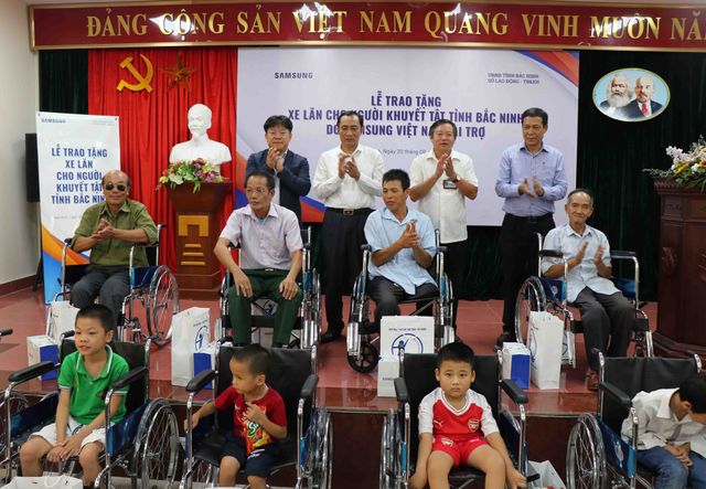 Trao tặng 220 xe lăn cho người khuyết tật tỉnh Bắc Ninh năm 2019 - Ảnh 5.