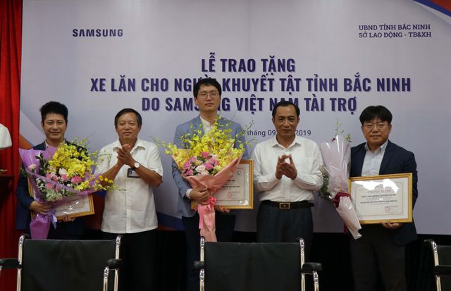 Trao tặng 220 xe lăn cho người khuyết tật tỉnh Bắc Ninh năm 2019 - Ảnh 7.