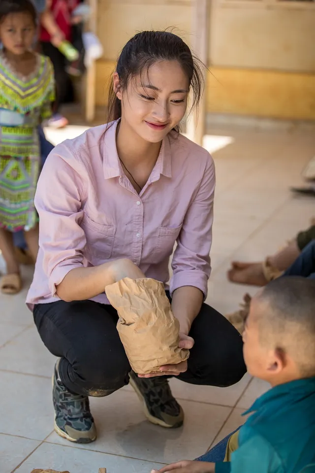 Hoa hậu Lương Thùy Linh khởi công dự án nhân ái “Đắp đường, xây ước mơ” - Ảnh 8.