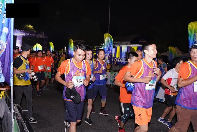 Bảo Thanh, Tuấn Tú rủ nhau chạy marathon từ tờ mờ sáng - Ảnh 5.