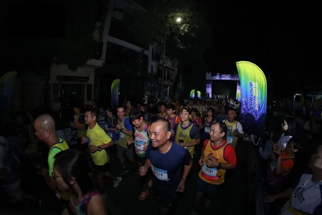 Bảo Thanh, Tuấn Tú rủ nhau chạy marathon từ tờ mờ sáng - Ảnh 6.