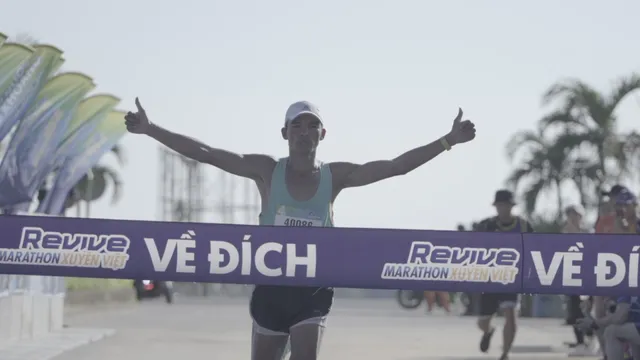 Revive Marathon xuyên Việt - Tập 3: Diễn viên Hữu Vi bứt phá về đích ở cự li 21km - Ảnh 8.