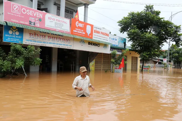 Lũ chia cắt nhiều nơi ở Quảng Bình, Quảng Trị - Ảnh 2.