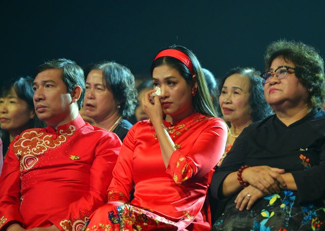 NSND Lan Hương, Bảo Thanh và dàn nghệ sĩ rơi nước mắt tại Gala Việc tử tế 2020 - Ảnh 8.
