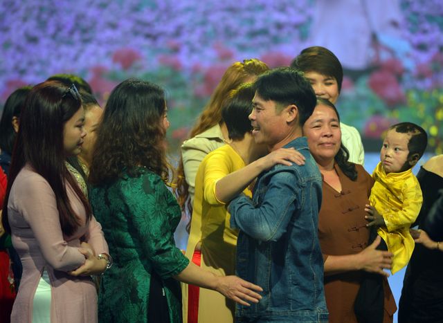 NSND Lan Hương, Bảo Thanh và dàn nghệ sĩ rơi nước mắt tại Gala Việc tử tế 2020 - Ảnh 1.