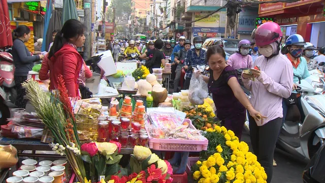 Nhộn nhịp thị trường đồ cúng ông Công, ông Táo