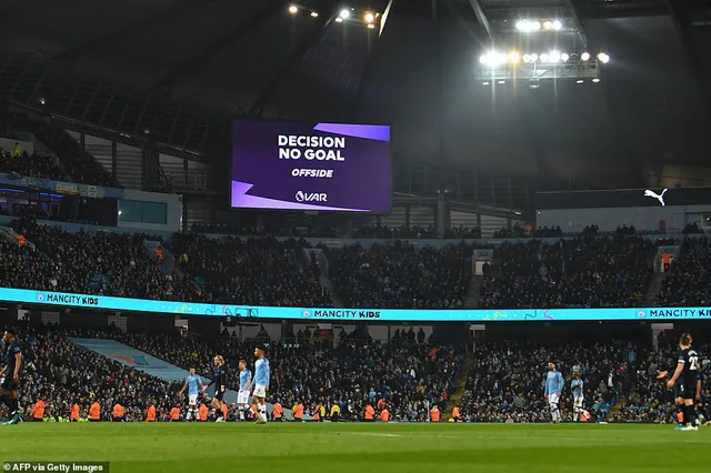 Manchester City 2-1 Everton: Gabriel Jesus toả sáng, Man City có chiến thắng năm mới - Ảnh 2.