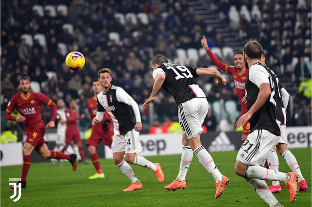 Juventus 3-1 AS Roma: Ronaldo tiếp tục ghi bàn! - Ảnh 2.