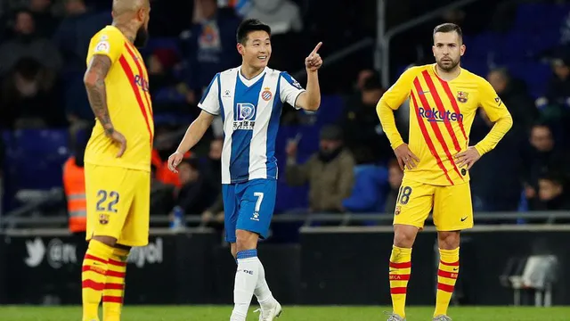 Espanyol 2-2 Barcelona: Barcelona bị cầm hòa trong trận derby Catalan - Ảnh 3.