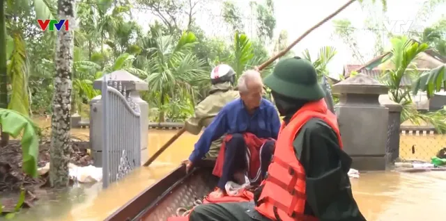 Miền Trung ứng phó với lũ lớn - Ảnh 1. Miền Trung ứng phó với lũ lớn - Ảnh 1.