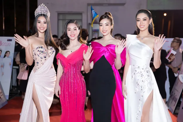Á hậu Thụy Vân, Đỗ Mỹ Linh lộng lẫy trên thảm đỏ Bán kết Hoa hậu Việt Nam 2020 - Ảnh 4. Á hậu Thụy Vân, Đỗ Mỹ Linh lộng lẫy trên thảm đỏ Bán kết Hoa hậu Việt Nam 2020 - Ảnh 4.