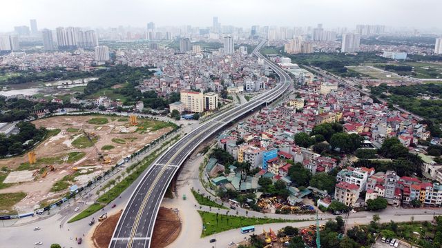 Đường Phạm Văn Đồng (Hà Nội) đã có diện mạo mới, ùn tắc giảm rõ rệt - Ảnh 2.