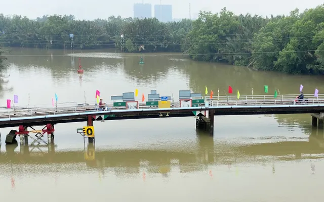 Hợp long cầu Phước Lộc sau hơn 7 năm vướng mặt bằng - Ảnh 1.