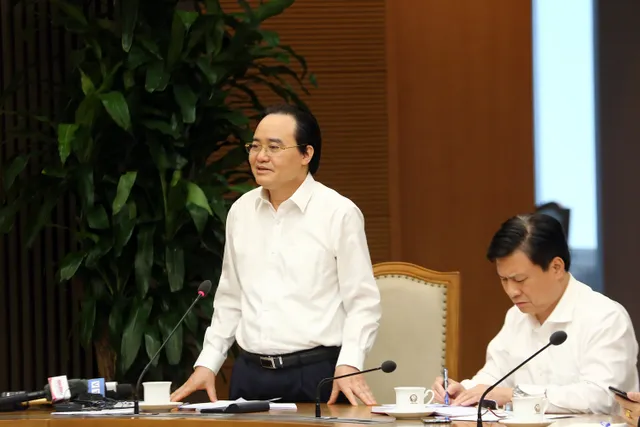 PTTg Vũ Đức Đam: Đông người “nhặt từ đầu chắc chắn sẽ bớt sạn” trong SGK - Ảnh 1. PTTg Vũ Đức Đam: Đông người “nhặt từ đầu chắc chắn sẽ bớt sạn” trong SGK - Ảnh 1.