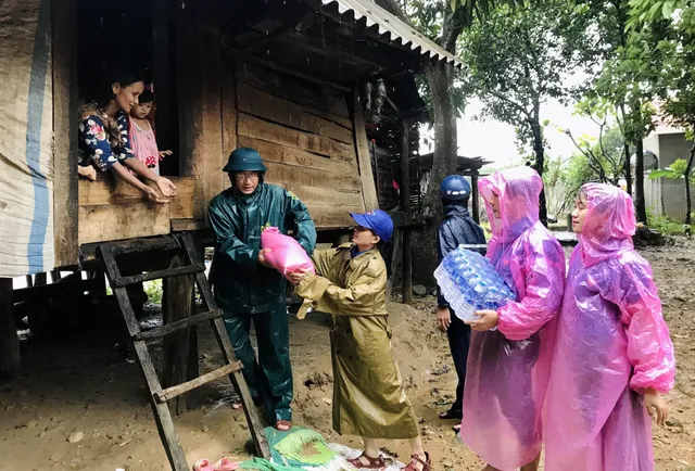 Những tấm lòng thiện nguyện hướng về người dân vùng lũ - Ảnh 5.