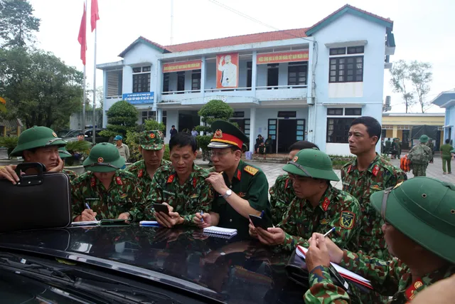 vna_potal_thua_thien_–_hue_khan_truong_cuu_ho_cuu_nan_cac_nan_nhan_vu_sat_lo_dat_da_tai_thuy_dien_rao_trang_3__083556727_5066809 vna_potal_thua_thien_–_hue_khan_truong_cuu_ho_cuu_nan_cac_nan_nhan_vu_sat_lo_dat_da_tai_thuy_dien_rao_trang_3__083556727_5066809