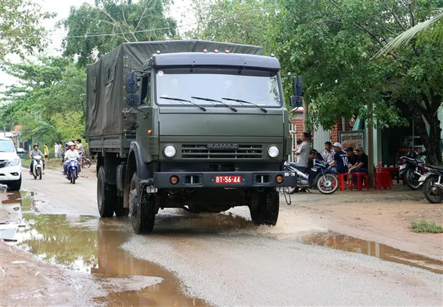 vna_potal_thua_thien_–_hue_khan_truong_tiep_can_hien_truong_cuu_ho_cuu_nan_cac_nan_nhan_vu_sat_lo_dat_da_tai_thuy_dien_rao_trang_3__092517423_5066945 vna_potal_thua_thien_–_hue_khan_truong_tiep_can_hien_truong_cuu_ho_cuu_nan_cac_nan_nhan_vu_sat_lo_dat_da_tai_thuy_dien_rao_trang_3__092517423_5066945