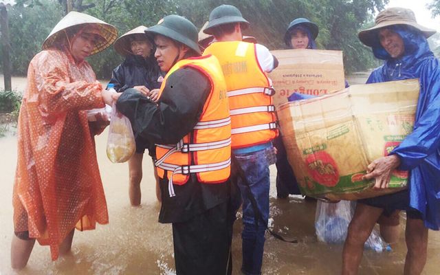 Quảng Trị: Sạt lở vùi lấp một ngôi nhà, 4 người mất tích - Ảnh 1.