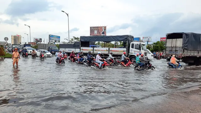 Triều cường dâng cao ở Cần Thơ, dự báo đạt đỉnh - Ảnh 2.