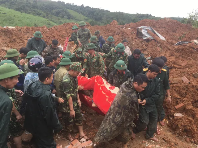 Bộ trưởng Bộ Quốc phòng: Bố trí việc làm cho vợ con các liệt sĩ hy sinh ở Huế, Quảng Trị - Ảnh 1.