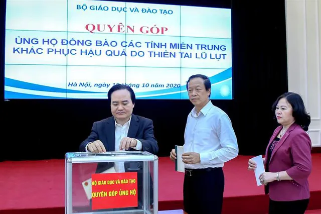 Bộ GD&ĐT phát động quyên góp ủng hộ đồng bào miền Trung - Ảnh 1.