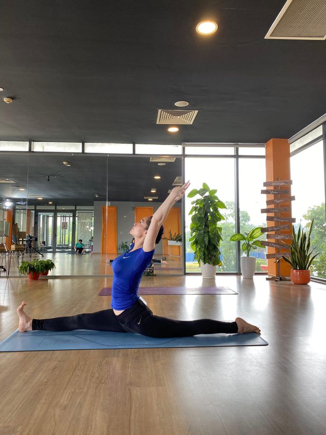 Tròn mắt trước loạt ảnh Yoga của Chi Pu, Thiều Bảo Trâm và các sao Việt - Ảnh 20.