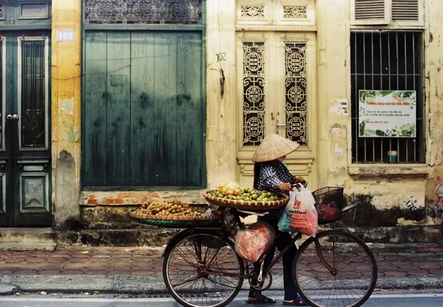 Lưu giữ khoảnh khắc ngày 20/10 với tờ áo dài trong tiết Thu se lạnh - Ảnh 10. Lưu giữ khoảnh khắc ngày 20/10 với tờ áo dài trong tiết Thu se lạnh - Ảnh 10.