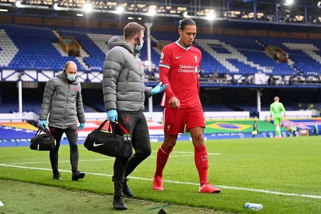 Sau van Dijk, hàng thủ của Liverpool tiếp tục mất người - Ảnh 2.