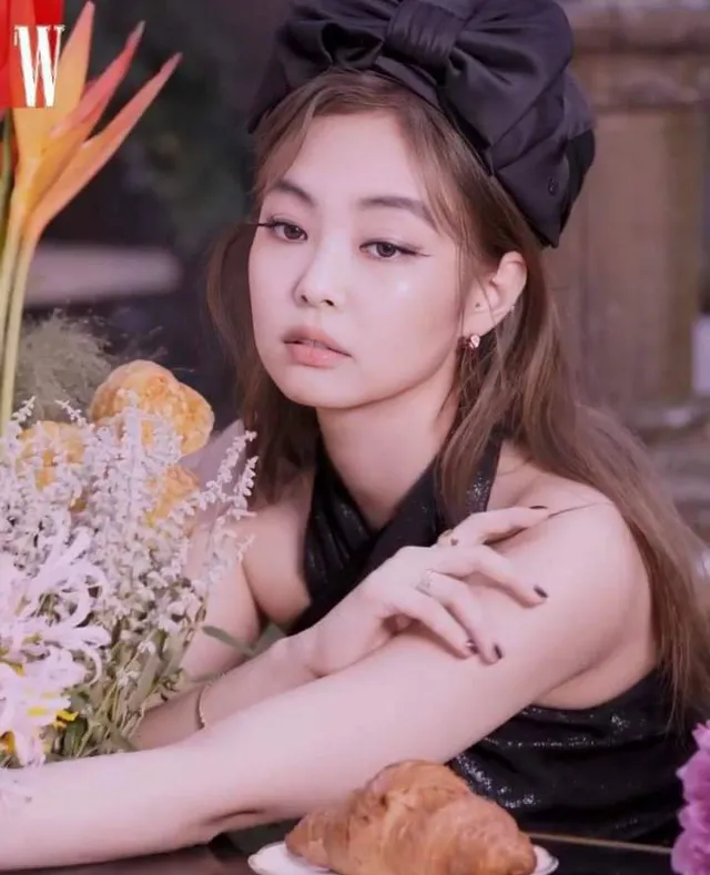 Jennie (BLACKPINK) và bộ phim thời trang trên W - Ảnh 1.