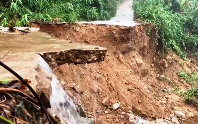 Sạt lở nghiêm trọng ở khu vực cửa khẩu Chalo - Ảnh 4.