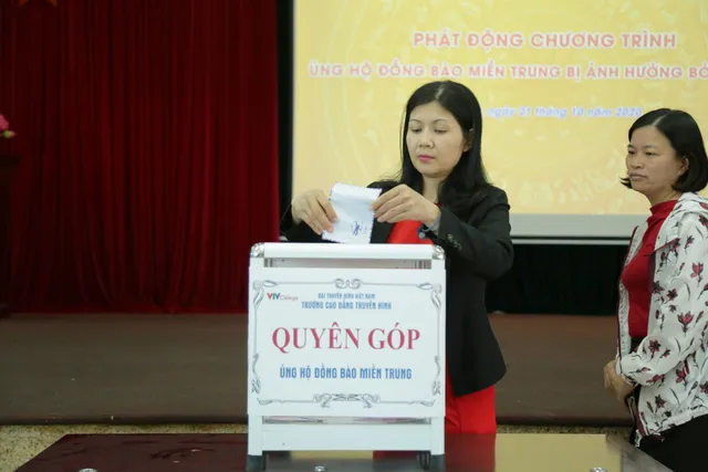 Trường Cao đẳng Truyền hình quyên góp ủng hộ đồng bào miền Trung - Ảnh 4.