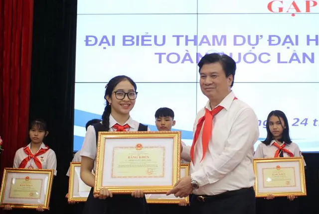 63 thiếu nhi nhận bằng khen Cháu ngoan Bác Hồ xuất sắc toàn quốc năm 2020 - Ảnh 1.