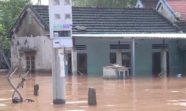 Quảng Trị ngập lụt trở lại, có nơi nước cao hơn 1 mét - Ảnh 1.